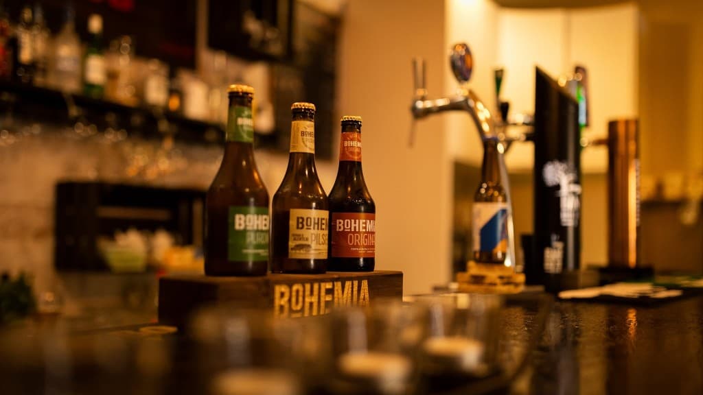 Cervejas no bar da Cinquenta & Seis